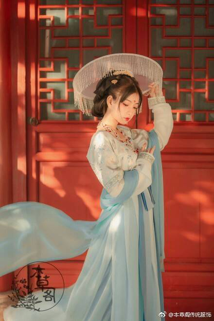 本草阁汉服唐制天山雪坦领齐腰襦裙