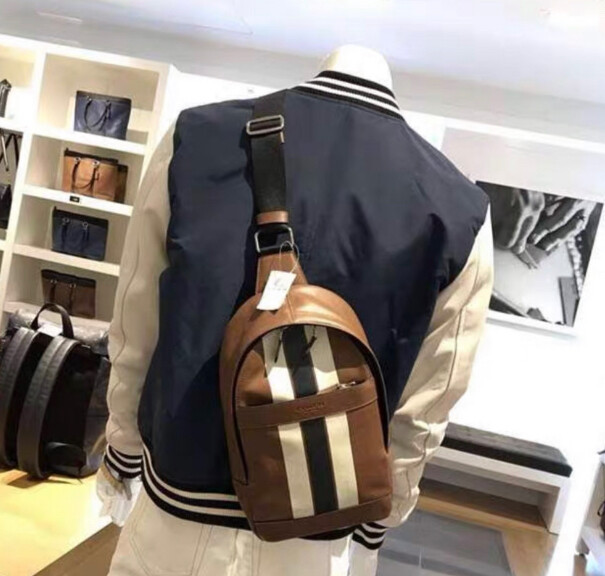 【几乎全新】Coach 男款 胸包/ 相机...