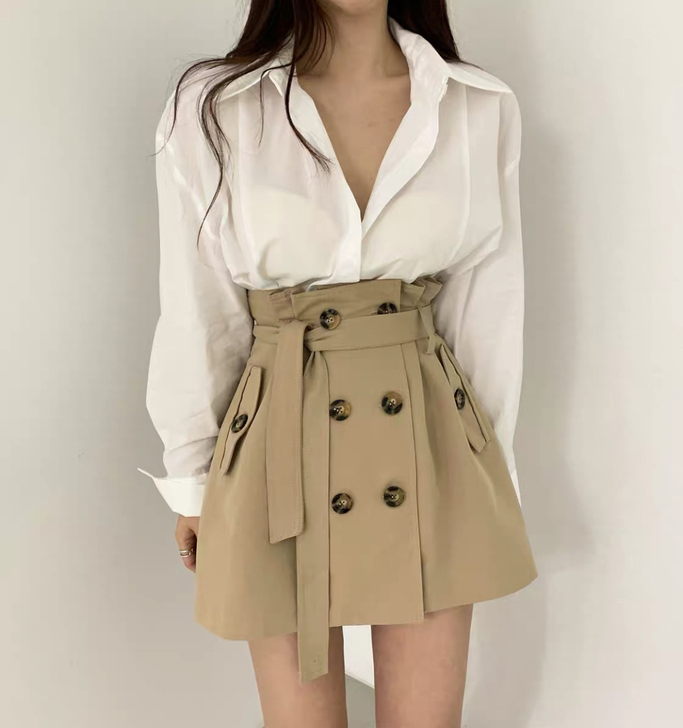 卡其色a字裙 质量版型都非常棒 里面带白色...