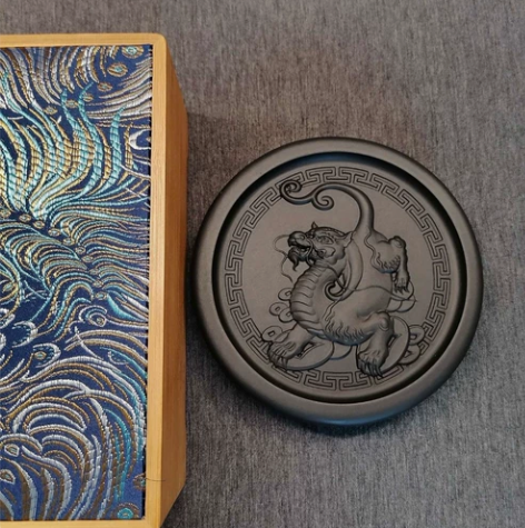 精品歙砚黑龙潭，带包装盒，直径15，厚度3...