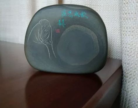 正宗歙砚，老坑，鱼籽金晕 石质细腻，雕工传...