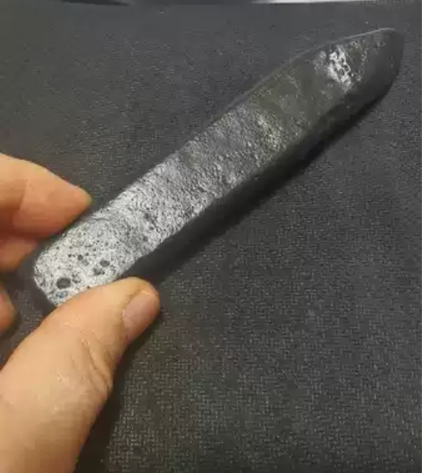 151克额河水冲奇石，天然镇纸。 尺寸1....