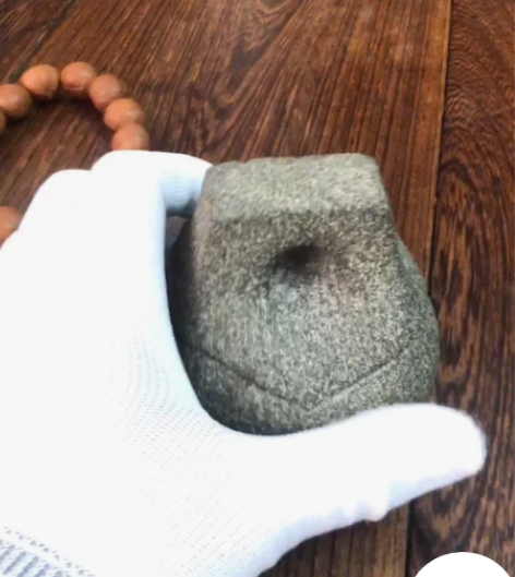 老青石权一个，完整，小巧可以做镇纸用。 感...