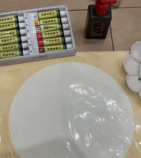 出国画材料，颜料，墨水和宣纸还有调色盘，买...