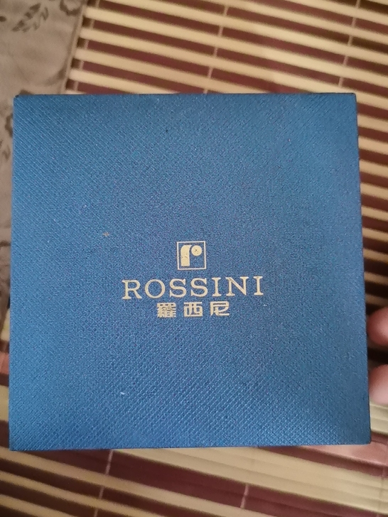 真品罗西尼,蓝宝石表盘不会挂花!很赞