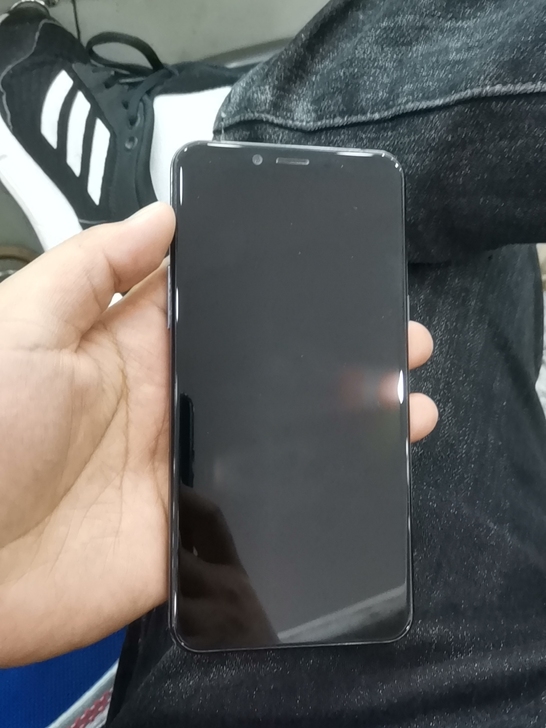 三星a6s原装没拆修。屏幕没划痕，边框掉漆...