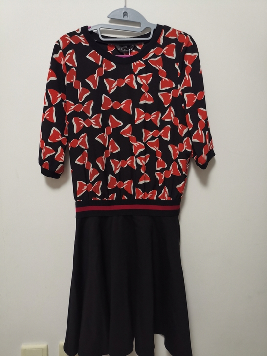 春秋款。全新有吊牌。传上来的大部分是M和X...