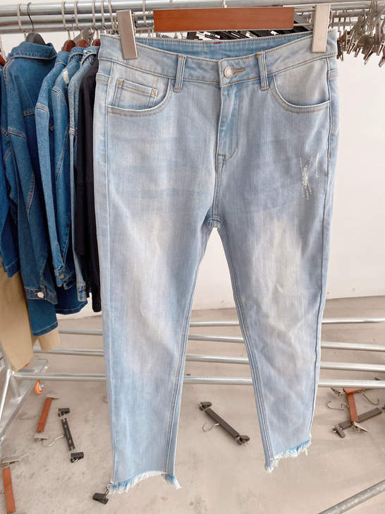 白色小脚弹力牛仔裤