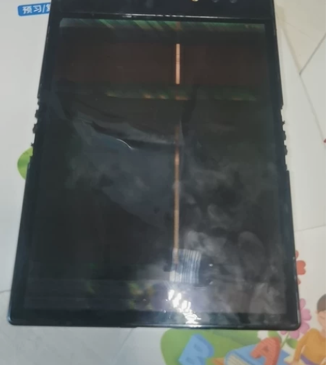 柔派初代，后壳有一个脱胶，屏幕坏了，脚链皮...