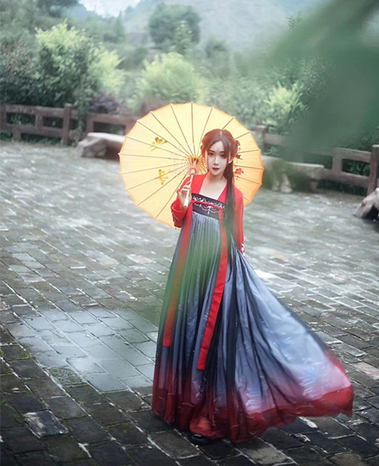 汉服，妹妹的，只穿过一次，包括自己购买的配饰