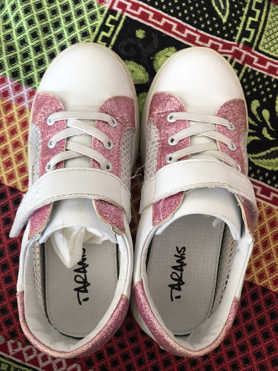 泰兰尼斯的鞋子穿着特别舒服，33号鞋子。上...