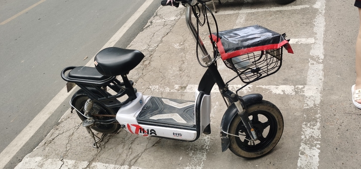 台铃电动车，证件齐全没有上牌，车况良好8成新