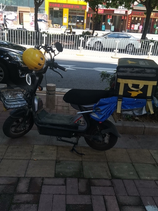 能跑60码，一天随便跑，有电池发票。电动车...