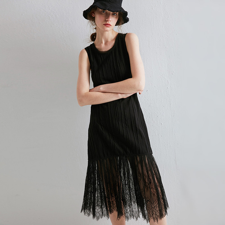 绝美 蕾丝拼接连衣裙女夏季新款黑色。
