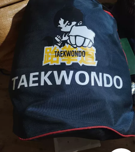 跆拳道护具，还有一个脚靶！小孩用过俩次，差...