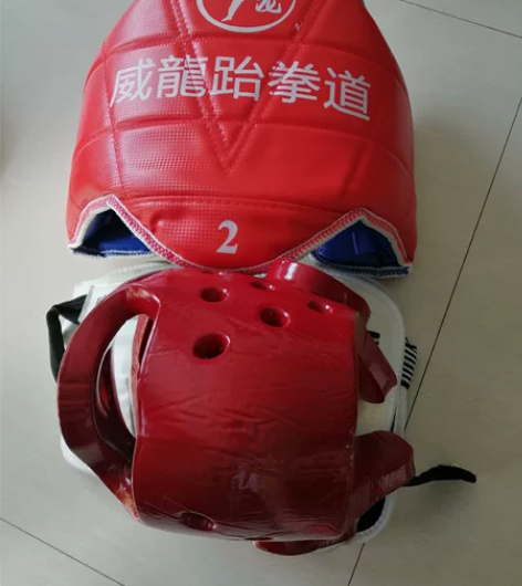 儿童跆拳道护具加厚实战套，八成新 感兴趣的...