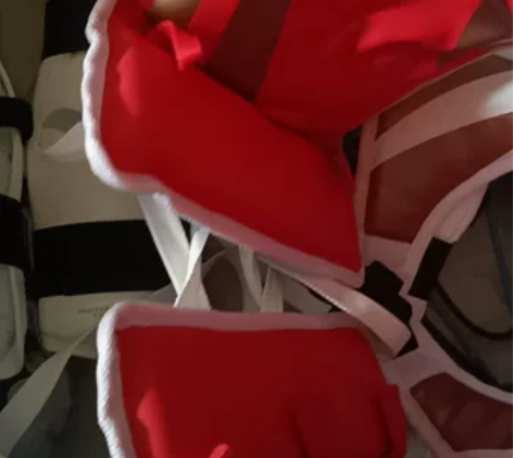 跆拳道护具3号女款6件套，训练的时候穿过几...