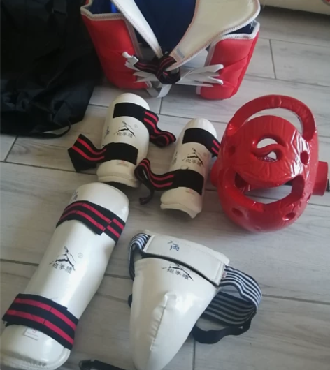 儿童S号跆拳道护具,少一个护膝!!!50包...