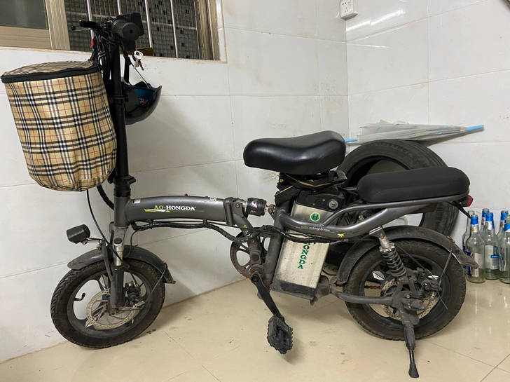 买的全新的，开了不到一年半，续航30公里，...