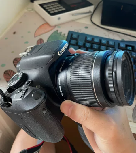 佳能600d,15-55镜头。还有一个是小...