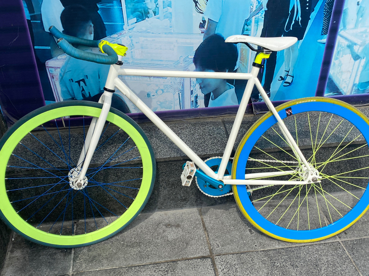 死飞自行车 买了不到半年 1200买的 3...