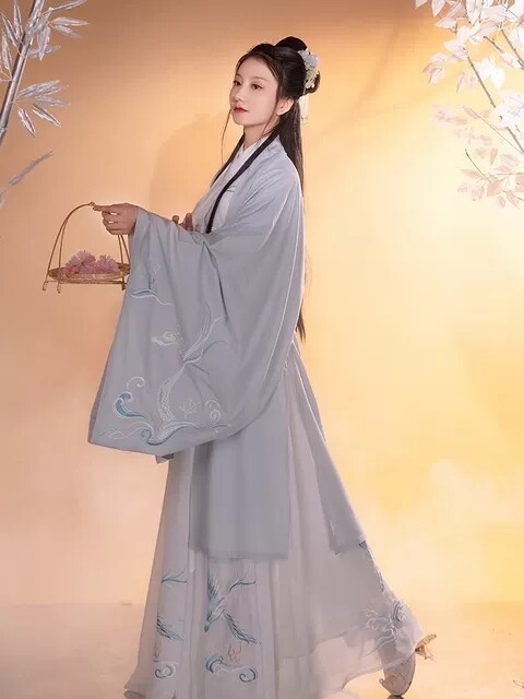 出烛颜汉服帝女雀L码，全新！有图！全新带吊...