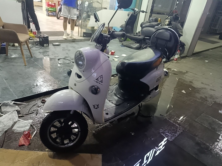 二手杭爵电动车小龟王电瓶车，购车送哈雷头盔...