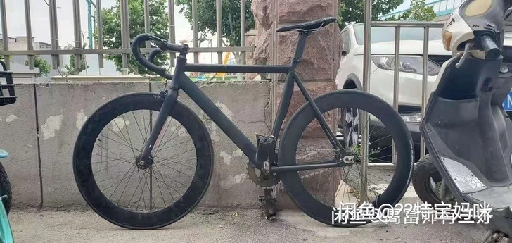 死飞固齿自行车，全车磨砂黑特别帅，全碳钢车...