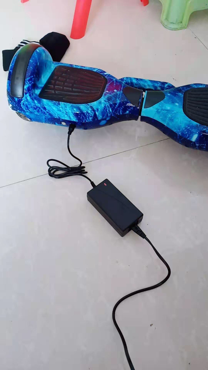 全新平衡车充电器带线锂电池三3孔36V42...