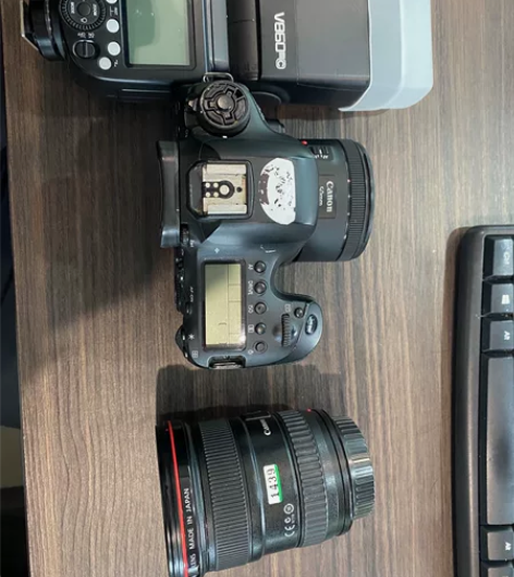 v960三代灯，佳能口，几乎全新，配件齐全...