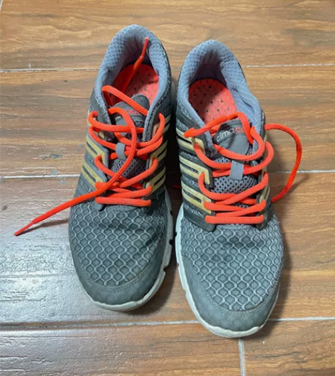 正版阿迪运动鞋。原价499 感兴趣的话点“...