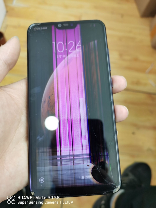 小米8青春版6+128   g   内屏坏...