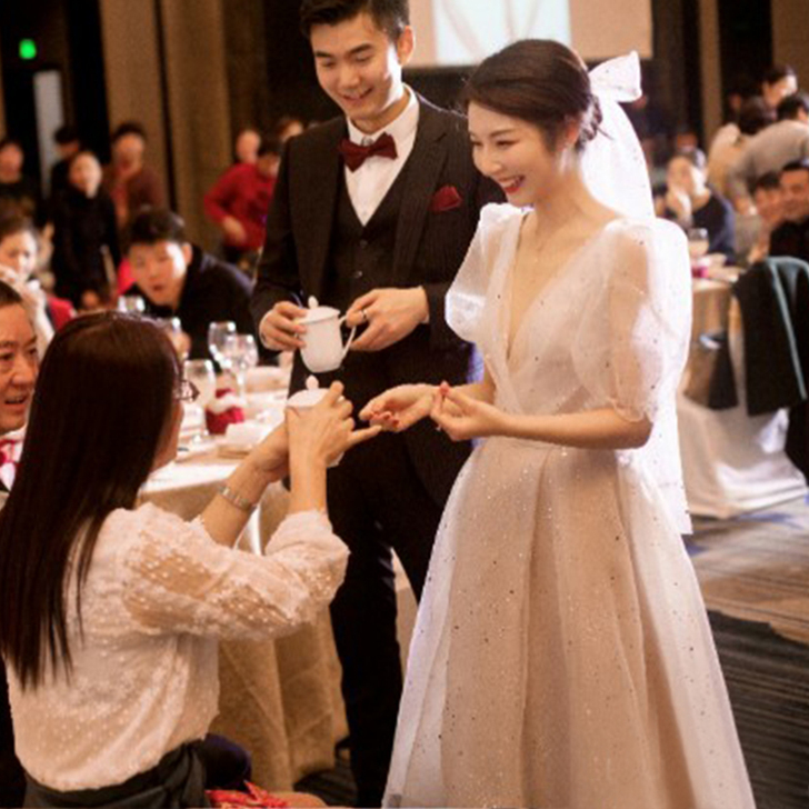 星空晚礼服2020新款性感v领森系轻婚纱显...