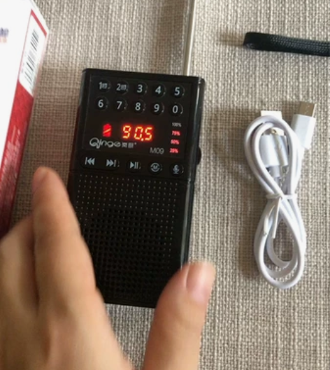 全新便携式迷你小型收音机支持插卡U盘播放老...