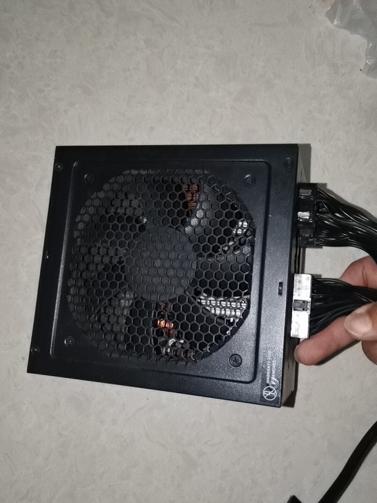 海韵ss 520gm全模组电源。额定520...