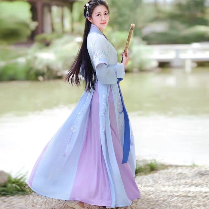 衣服品牌：如梦霓裳