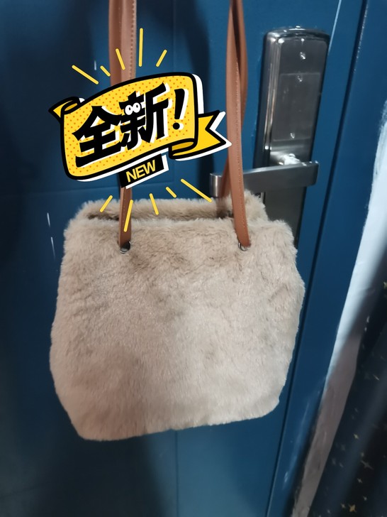 今年三月份买的，只是拆了包装，没背过