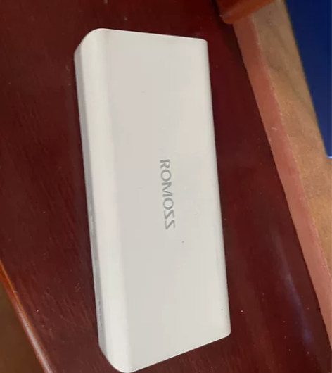 ROMOSS充电宝 10400mAh，有两...