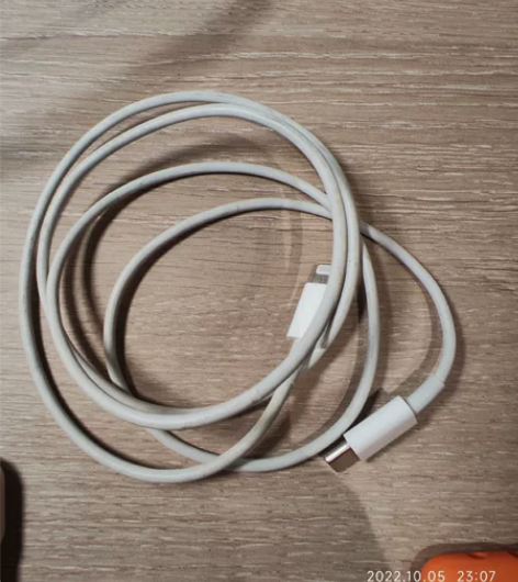 ipad原装充电器和线 18w 闲置出售 ...