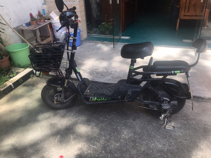 转让一辆自用48v电动车。成色还很新。电池...