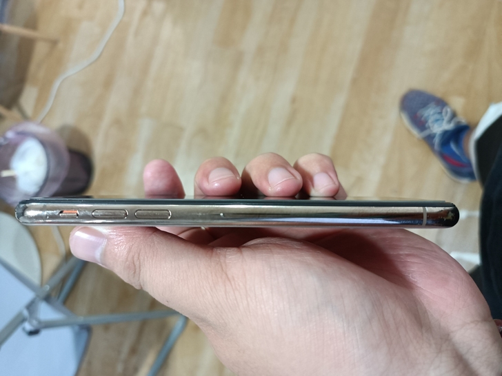 iphone xs 国行64g 换过外屏 ...