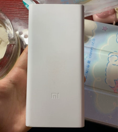 小米充电宝 2w的 98新 外观磕了一下 ...