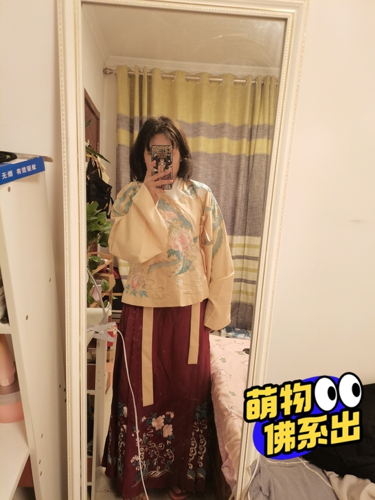 钟灵记家的凤来仪，没怎么穿过，不喜欢这种形...