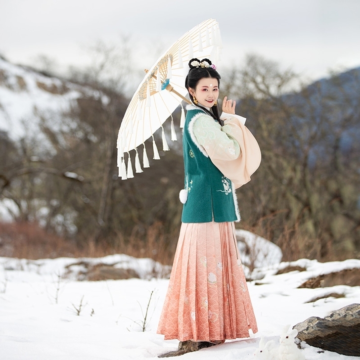 瞳莞汉服汉服女明制秋冬兔子刺绣毛呢比甲  ...