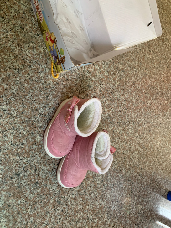 小熊维尼150码女孩子靴子,过年回老家穿了...