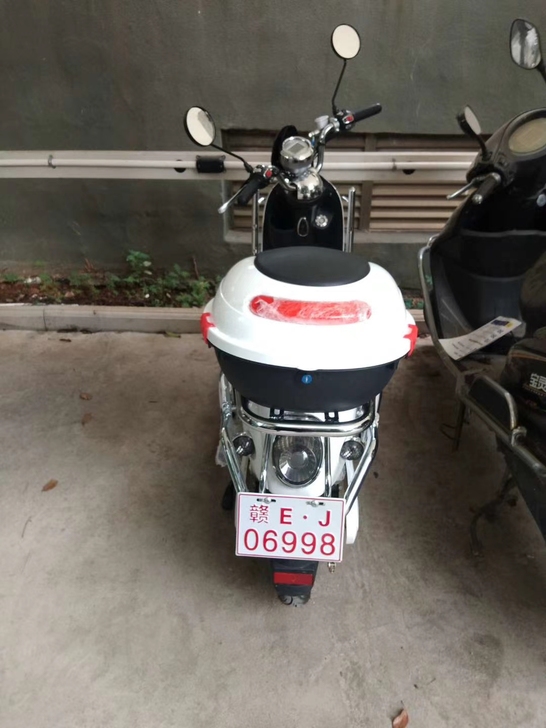 转让历捷电动车一辆，五个超威大电瓶无需上牌...