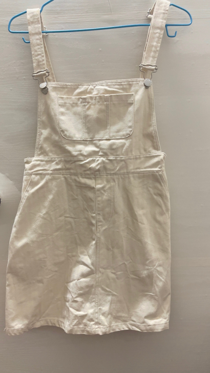 背带裙,s码,全新,买来只过水没穿过。适合...