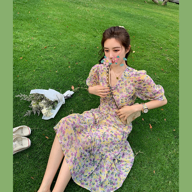 碎花连衣裙，穿过两次，无污渍无破损