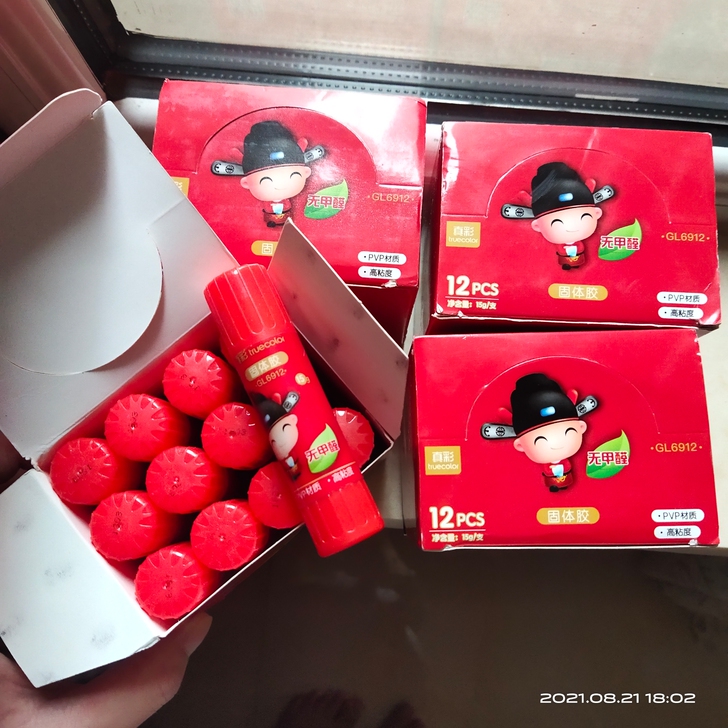 真彩固体胶棒。  四盒包邮