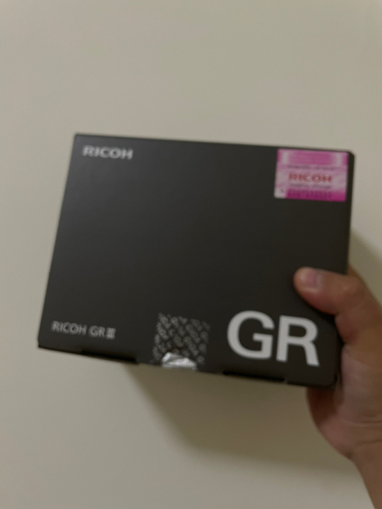 出一台理光gr3买回来屏幕贴了膜上了镜头保...